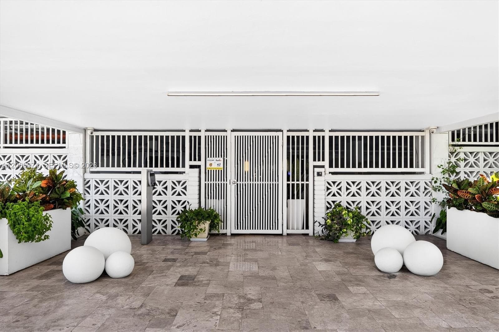 Presidential Condo · #518 in Miami Beach - Photo 4