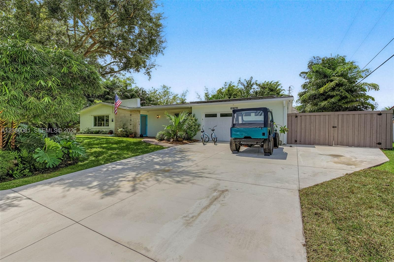 18740 SW 86th Ave photo 2
