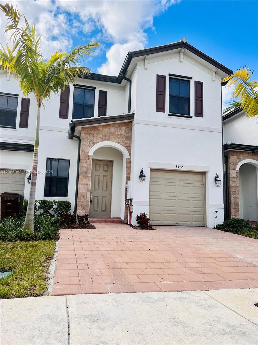 3342 W 112th St photo 1