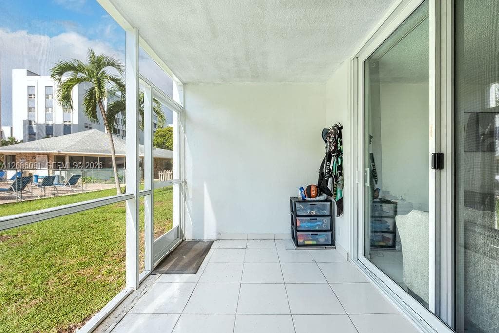 MEADOWBROOK · #106 in Hallandale Beach - Photo 12