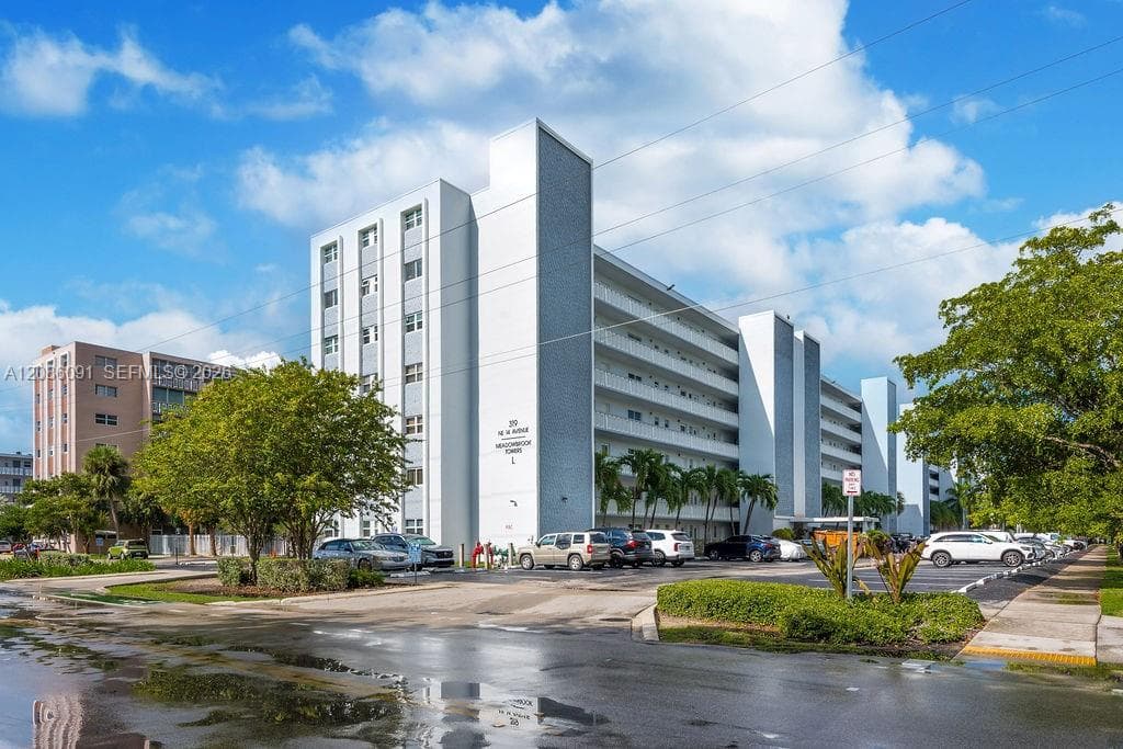 MEADOWBROOK · #106 in Hallandale Beach - Photo 22