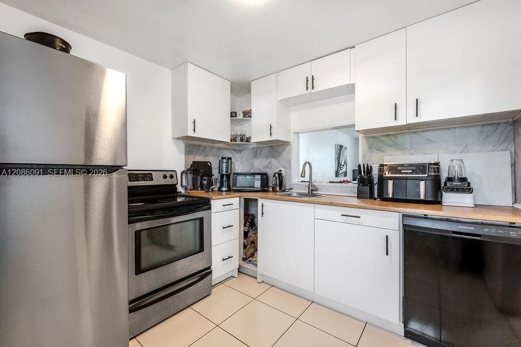 MEADOWBROOK · #106 in Hallandale Beach - Photo 3