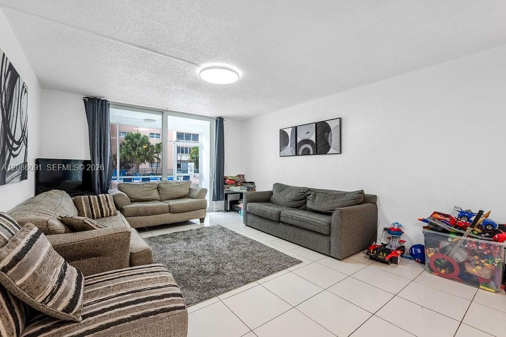 MEADOWBROOK · #106 in Hallandale Beach - Photo 5