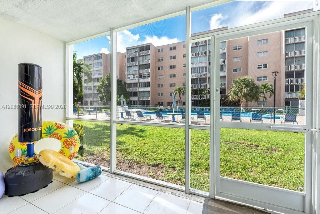 MEADOWBROOK · #106 in Hallandale Beach - Photo 11