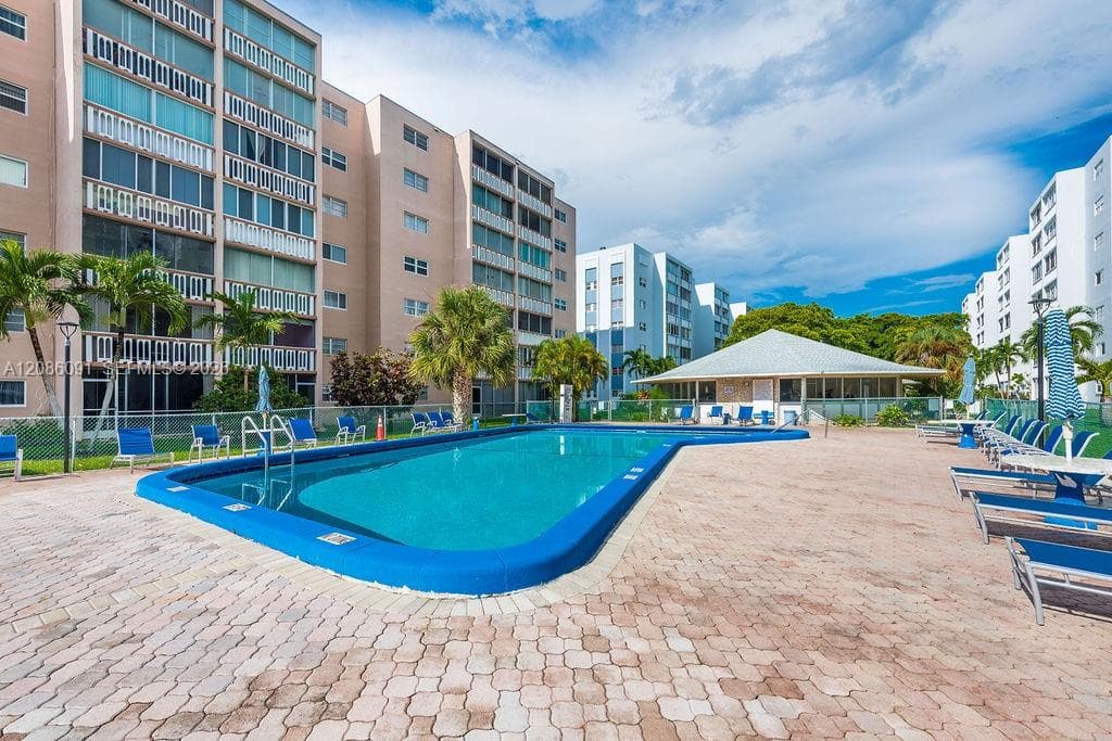 MEADOWBROOK · #106 in Hallandale Beach - Photo 25