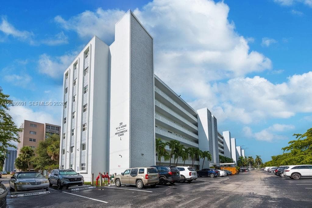 MEADOWBROOK · #106 in Hallandale Beach - Photo 21