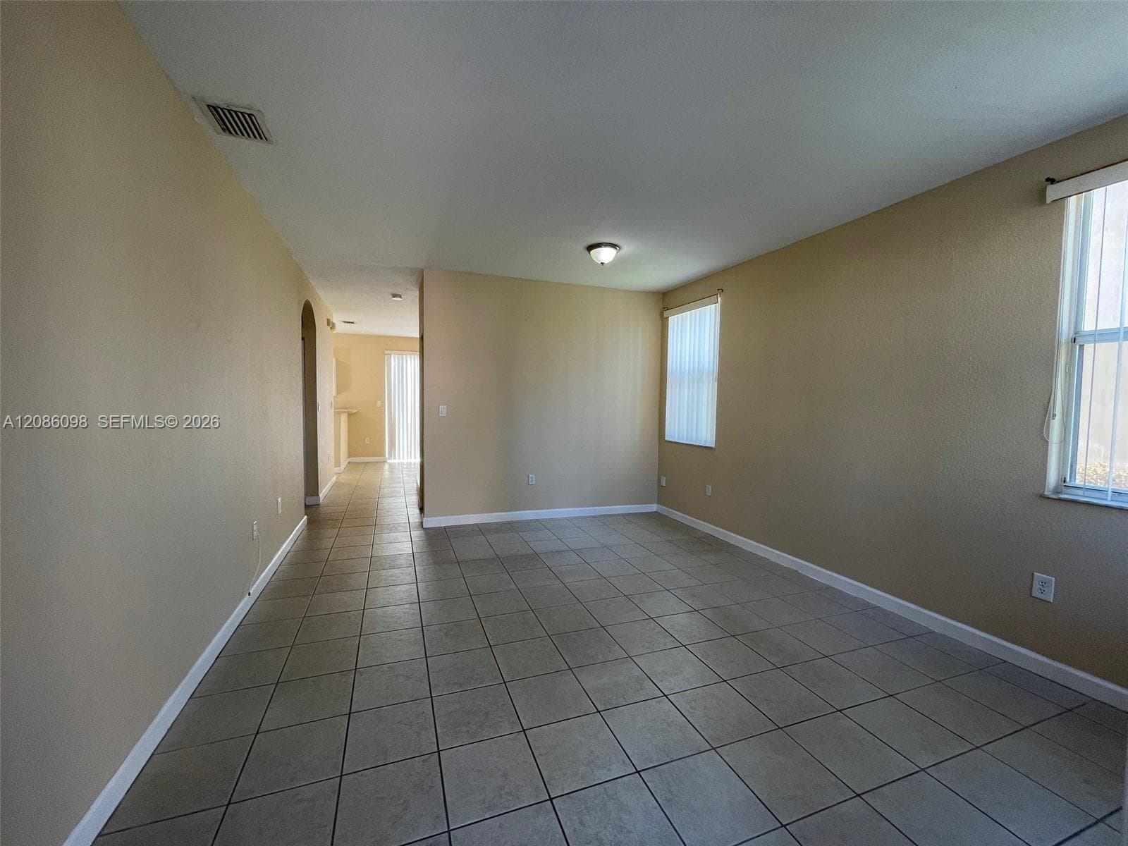 992 NE 41st Pl photo 2
