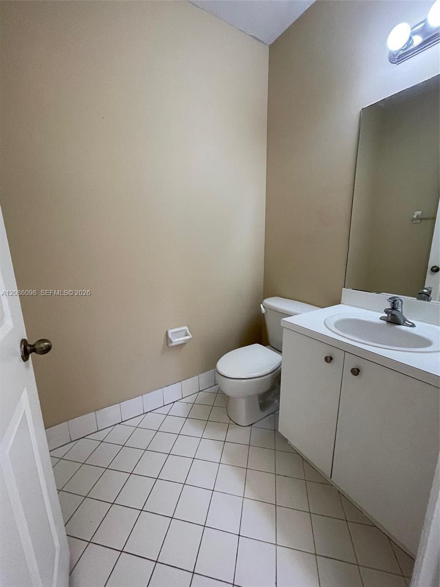992 NE 41st Pl photo 5