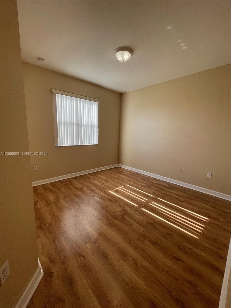 992 NE 41st Pl photo 10