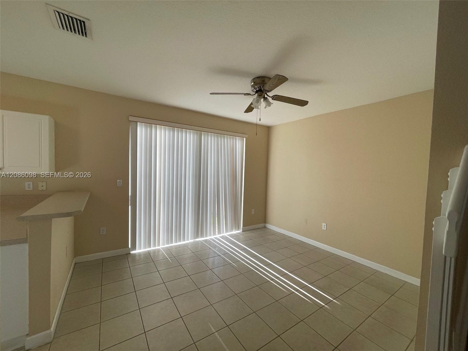 992 NE 41st Pl photo 4