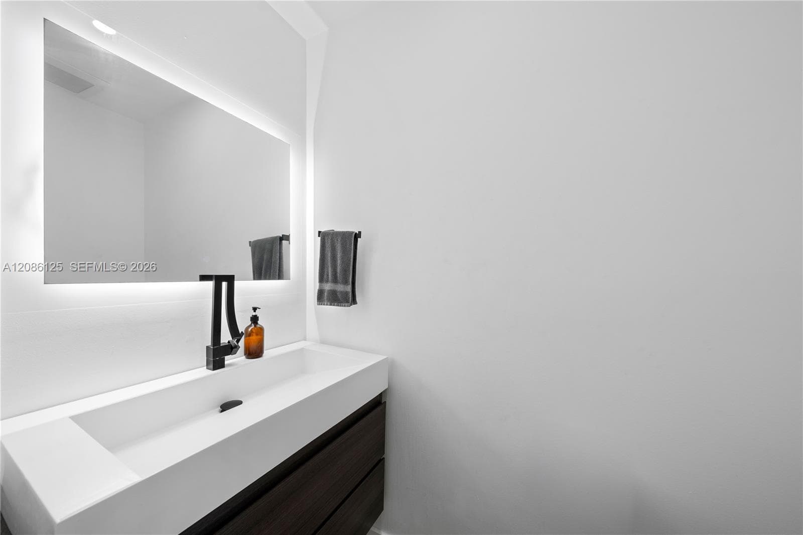31 NE 51st St photo 14