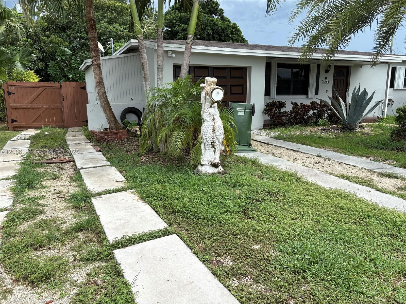 1561 NW 8th Ter #1561 photo 2
