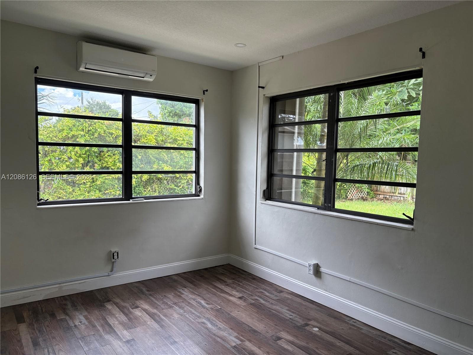 1561 NW 8th Ter #1561 photo 16