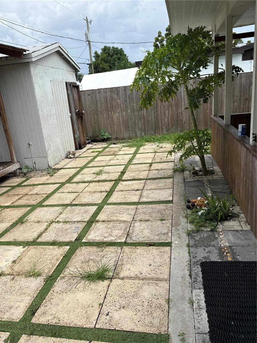 1561 NW 8th Ter #1561 photo 22