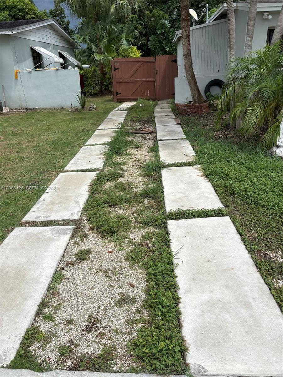 1561 NW 8th Ter #1561 photo 3