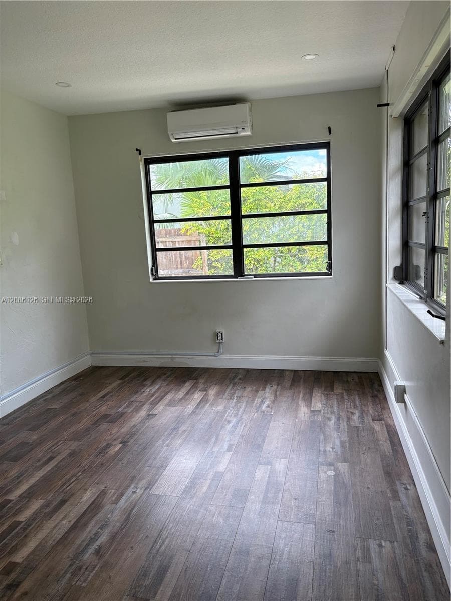 1561 NW 8th Ter #1561 photo 14