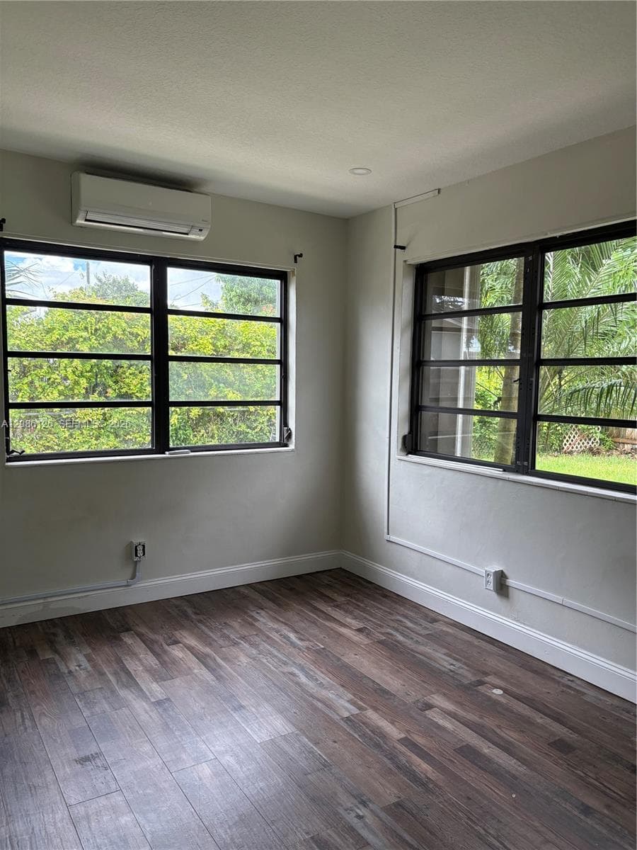 1561 NW 8th Ter #1561 photo 15