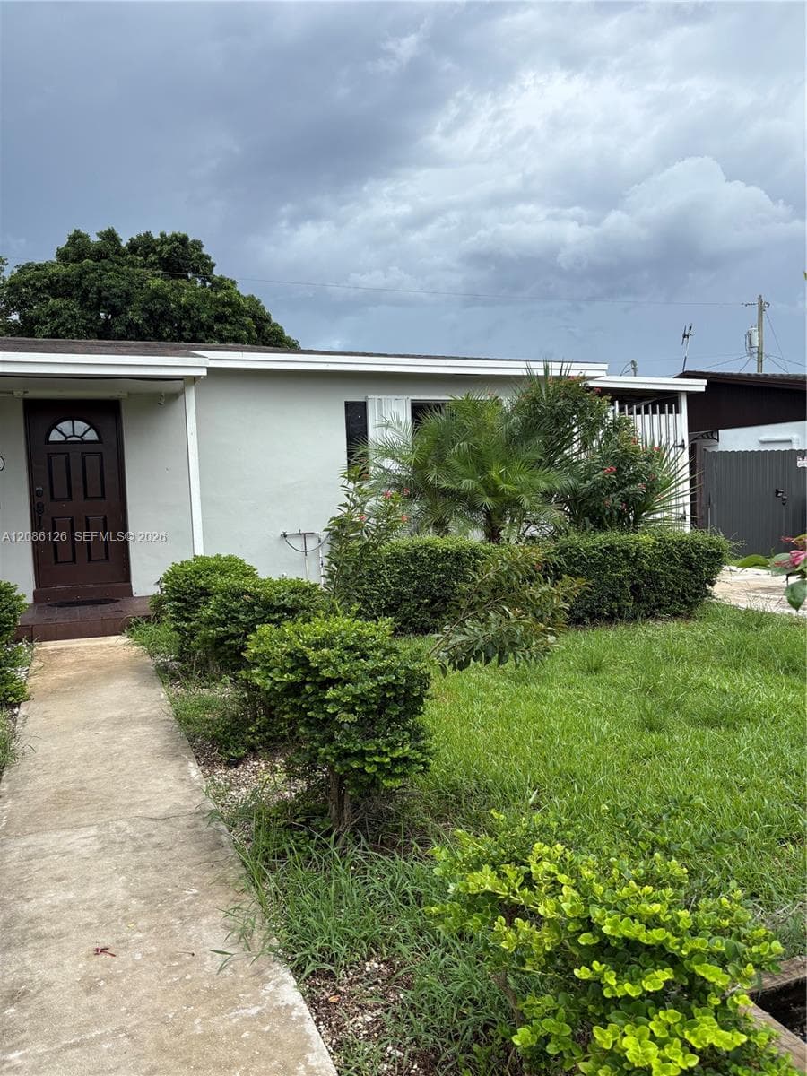 1561 NW 8th Ter #1561 photo 4