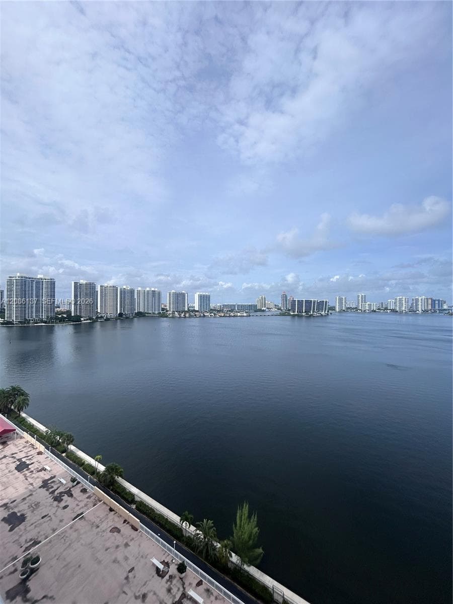 WINSTON TOWERS · #1601 in Sunny Isles Beach - Photo 4