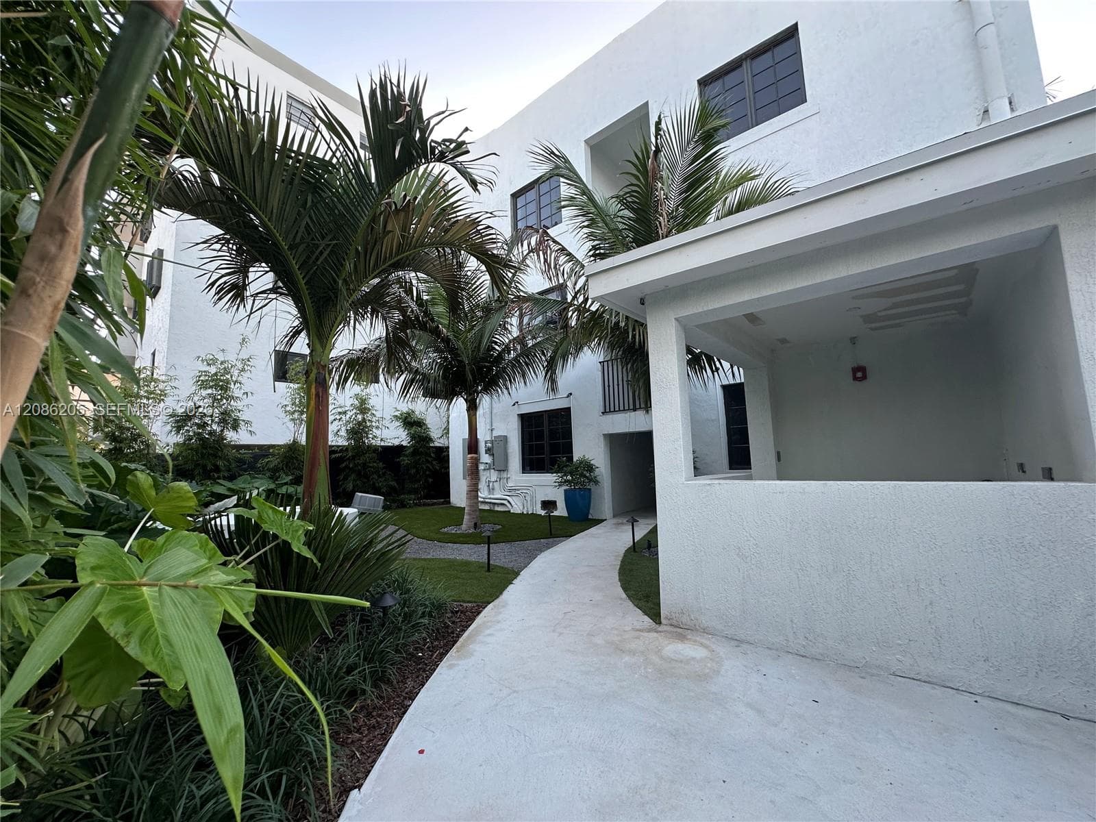 POLO CONDO · #207 in Miami Beach - Photo 9