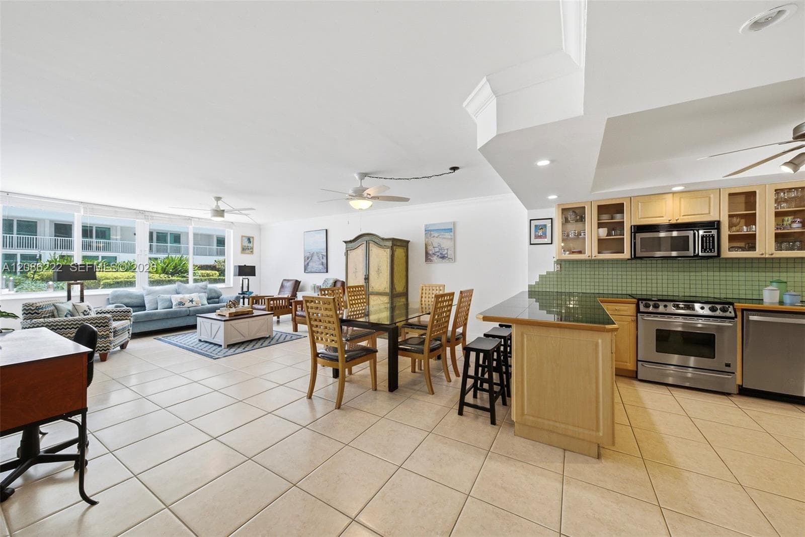 THE CARRIAGE HOUSE CONDO · #108 in Miami Beach - Photo 3