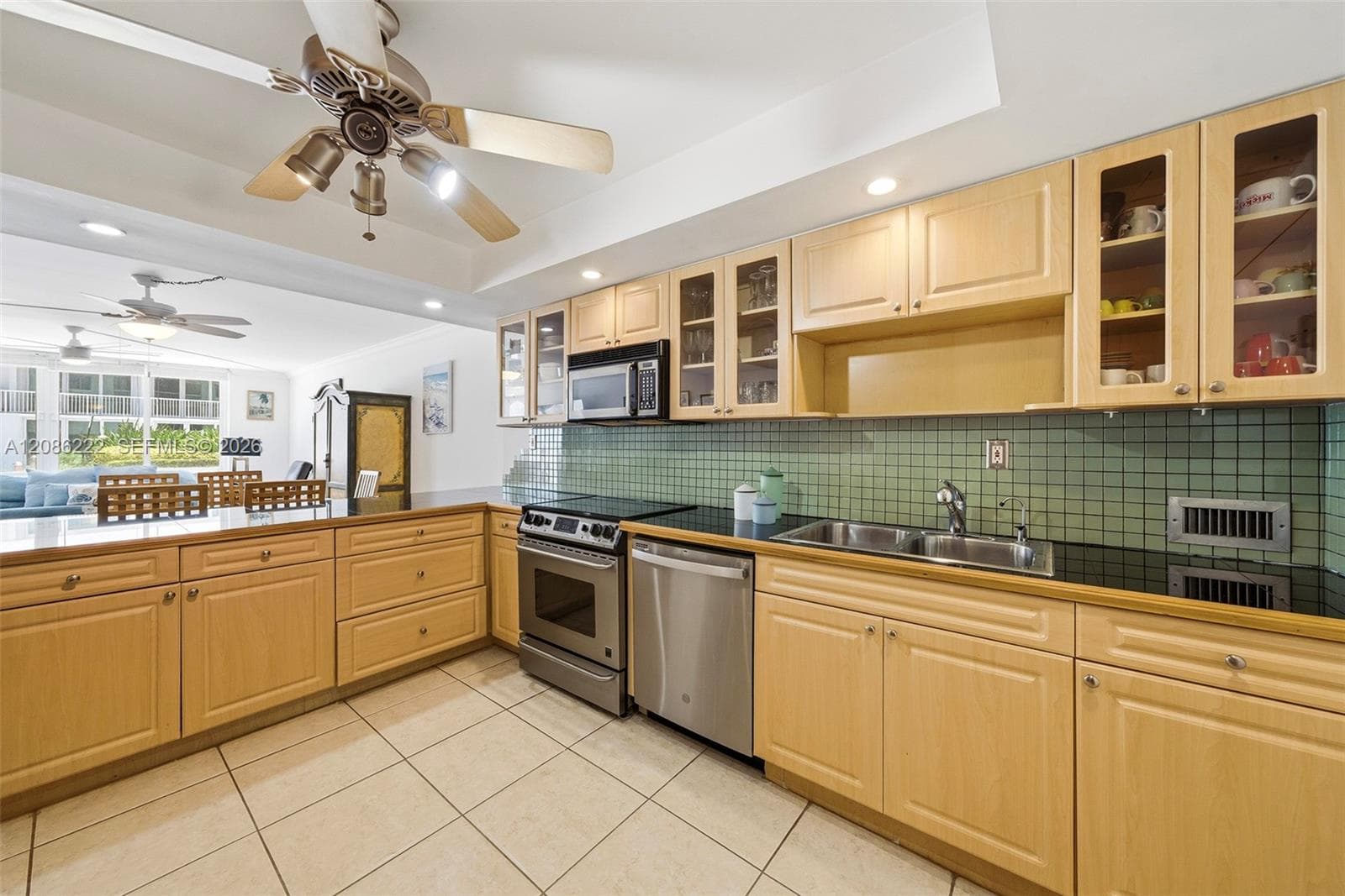 THE CARRIAGE HOUSE CONDO · #108 in Miami Beach - Photo 4