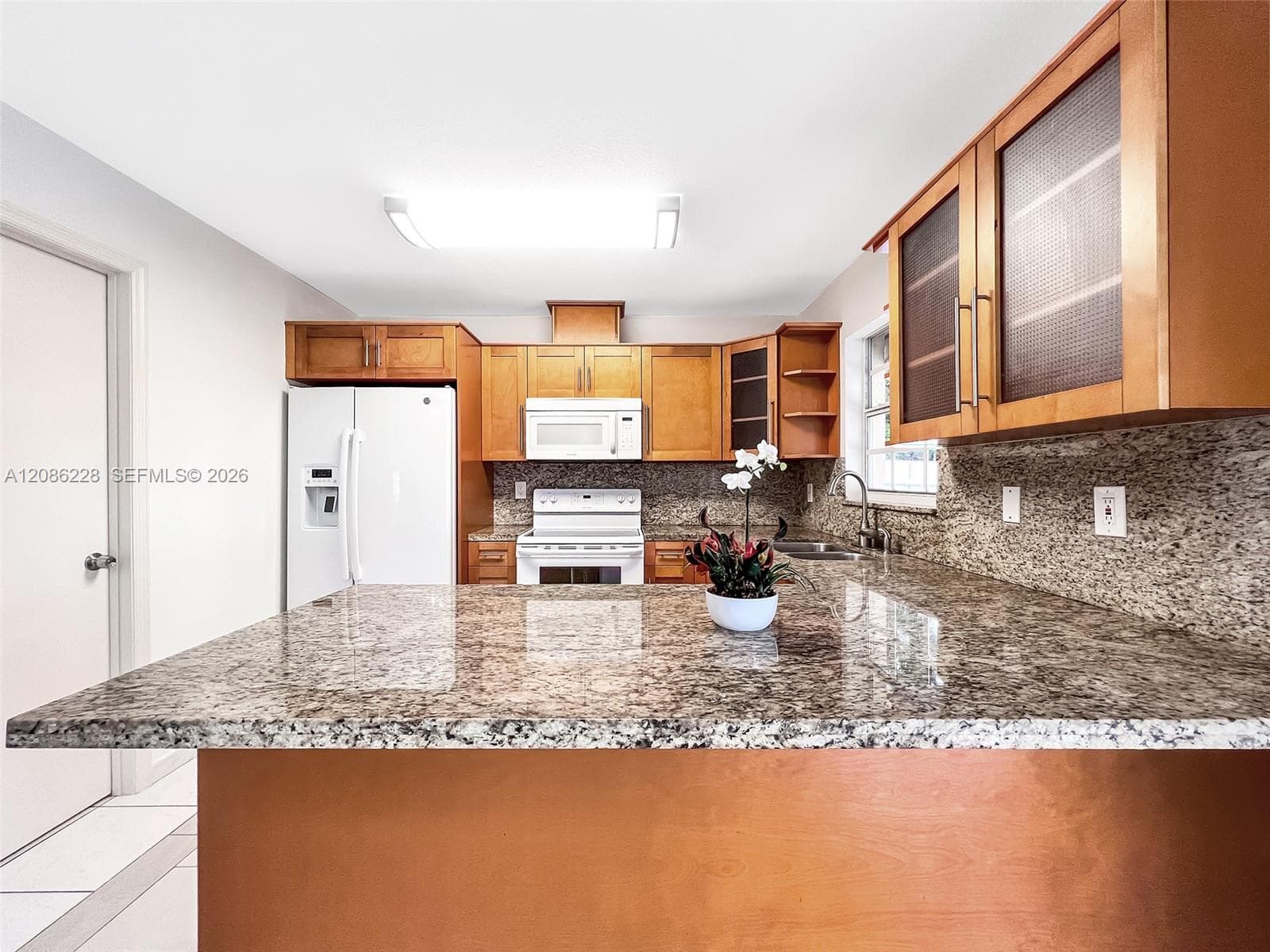 Kitchen with Breakfast Bar