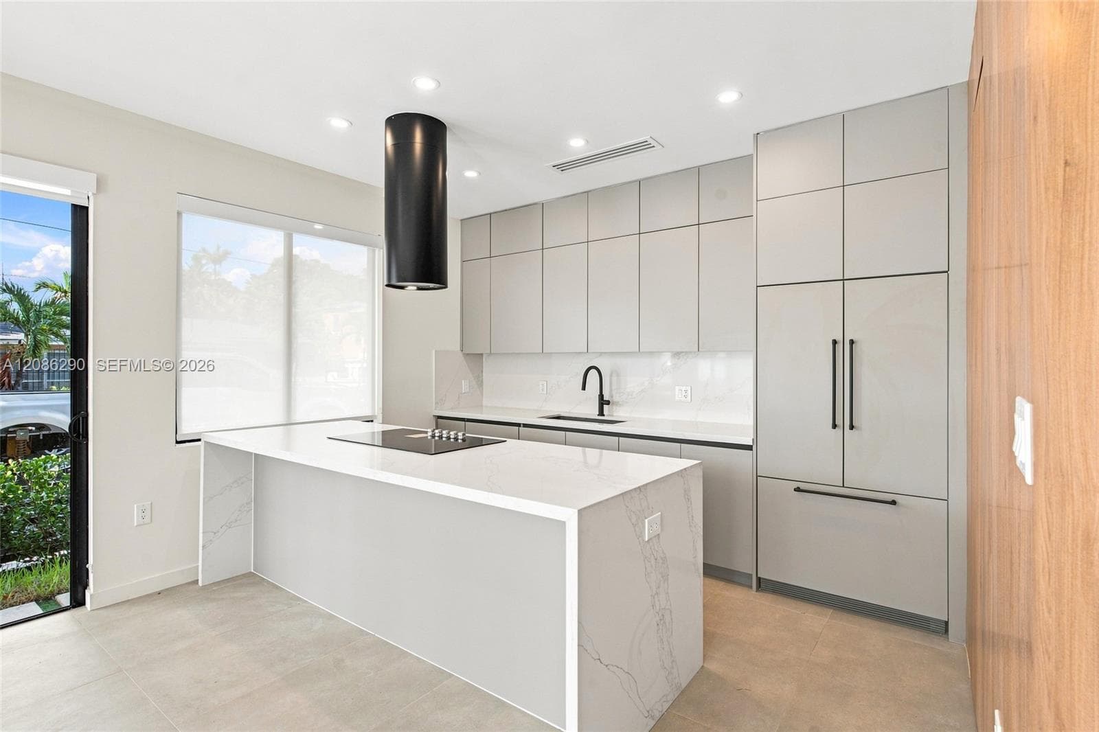 1001 SW 10 AVE photo 2