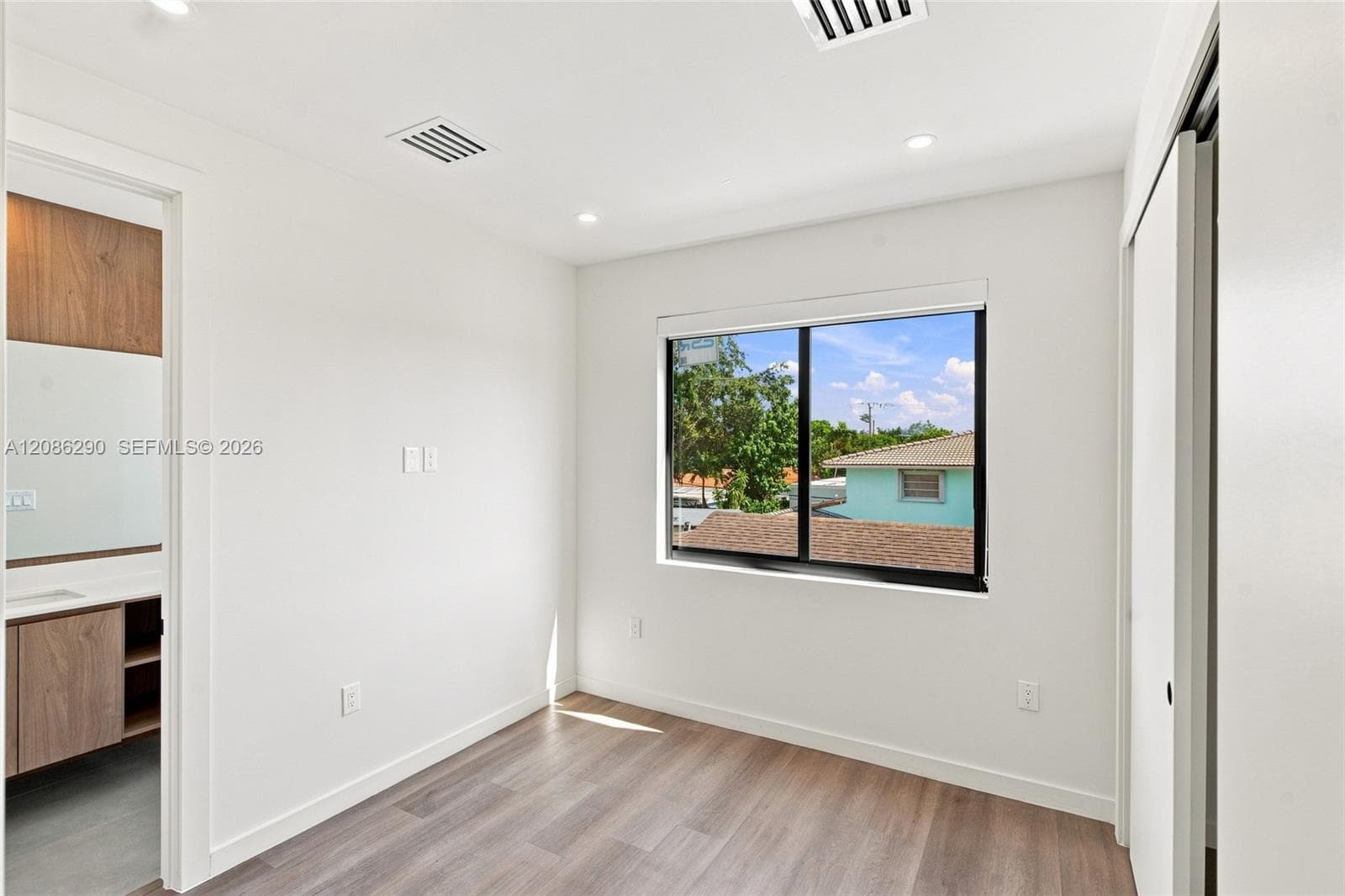 1001 SW 10 AVE photo 20