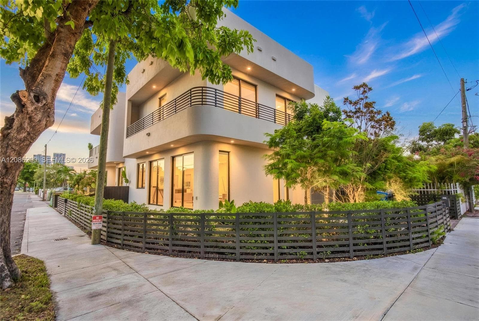1001 SW 10 AVE photo 30