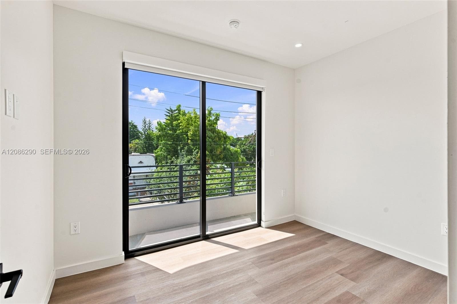 1001 SW 10 AVE photo 18