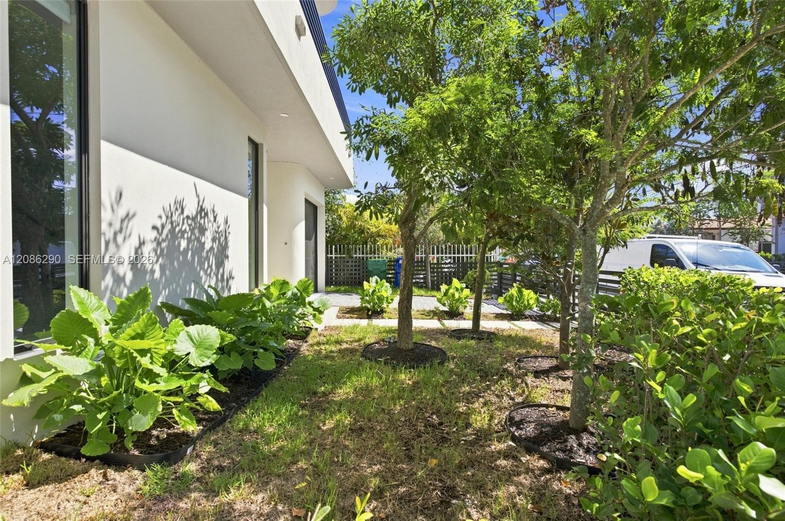1001 SW 10 AVE photo 29