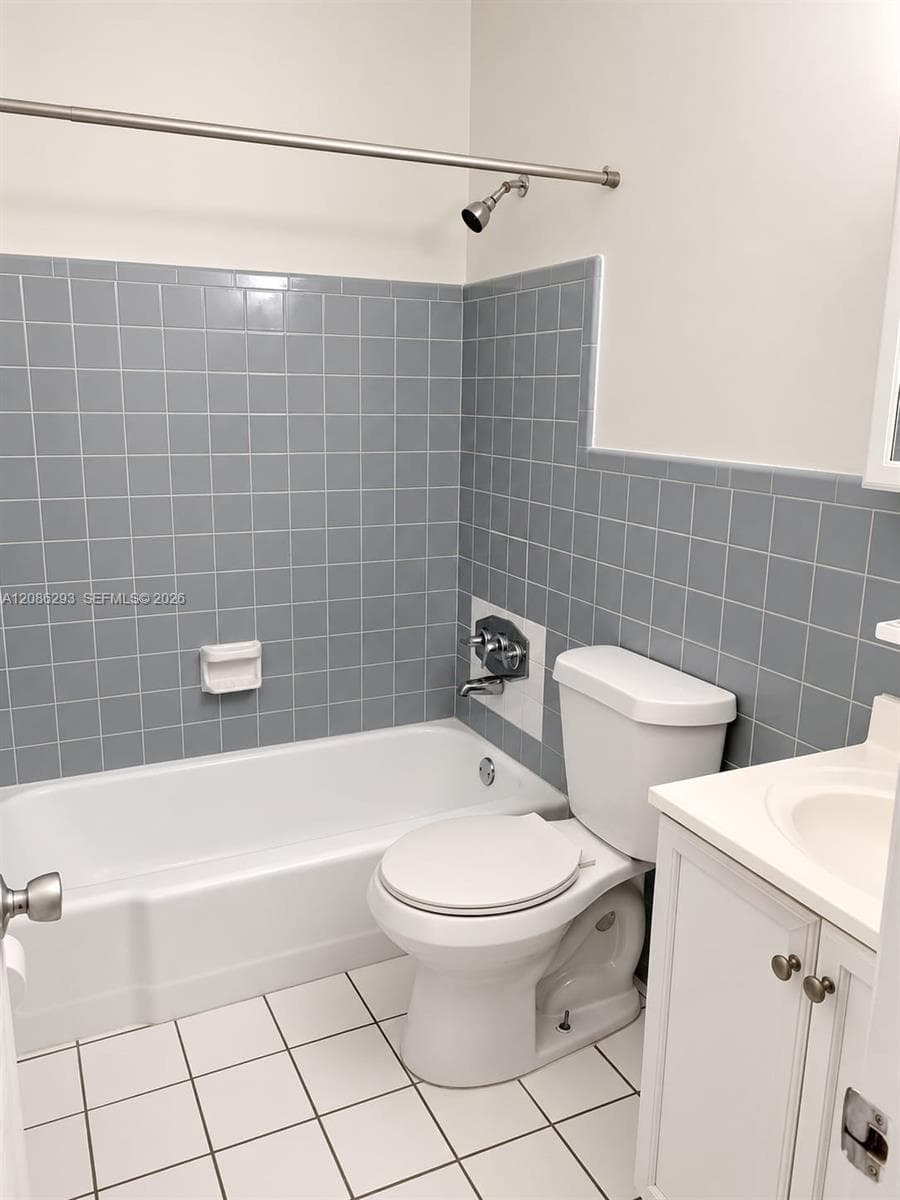 TOWN COLONY CONDO · #11D in Hollywood - Photo 11