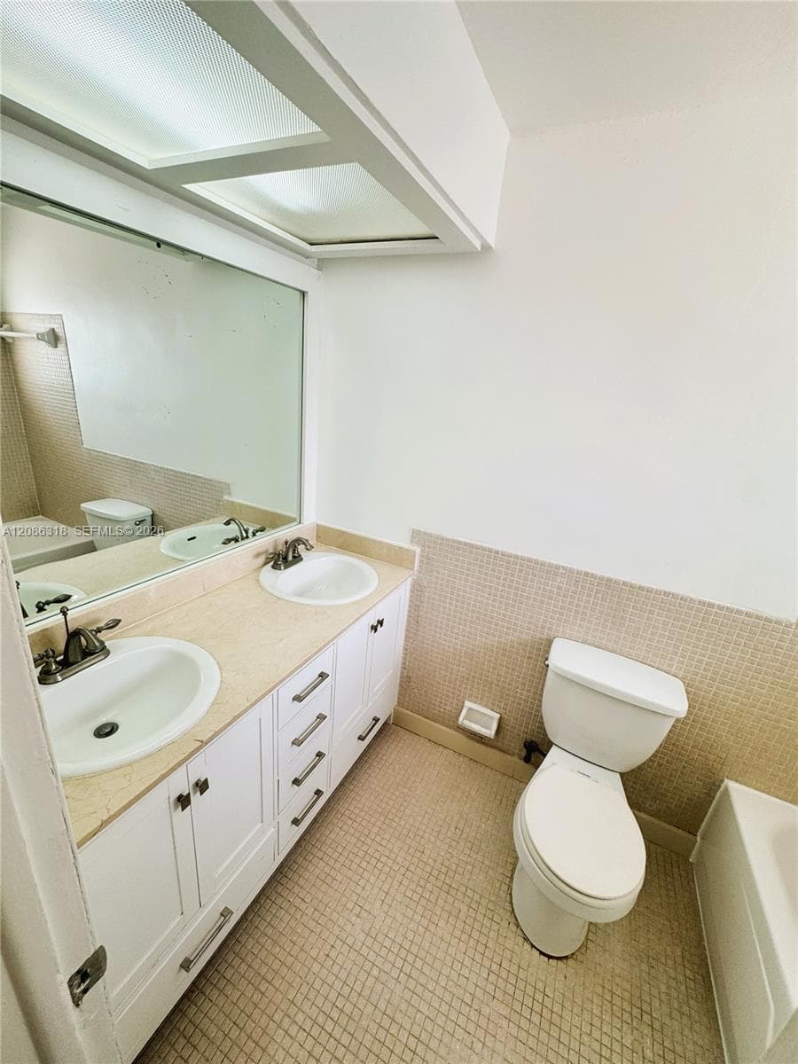 VILLAGE AT DADELAND CONDO · #C204 in Miami - Photo 14
