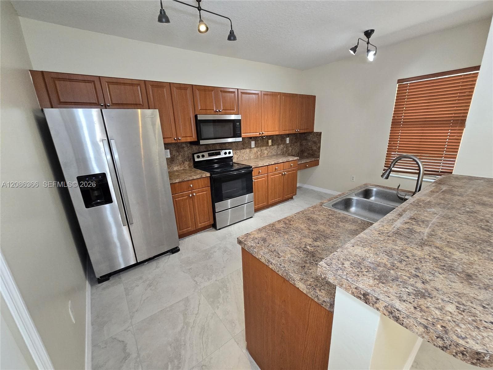 15243 SW 28 TE photo 9
