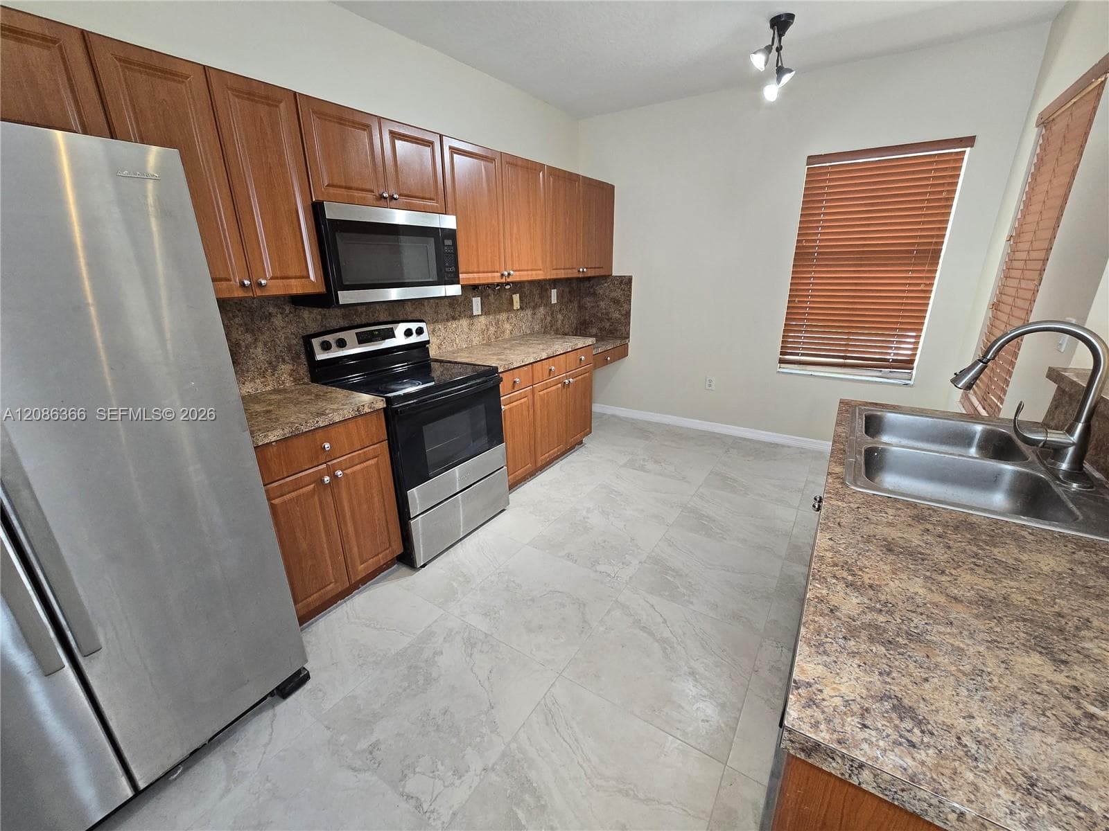 15243 SW 28 TE photo 10