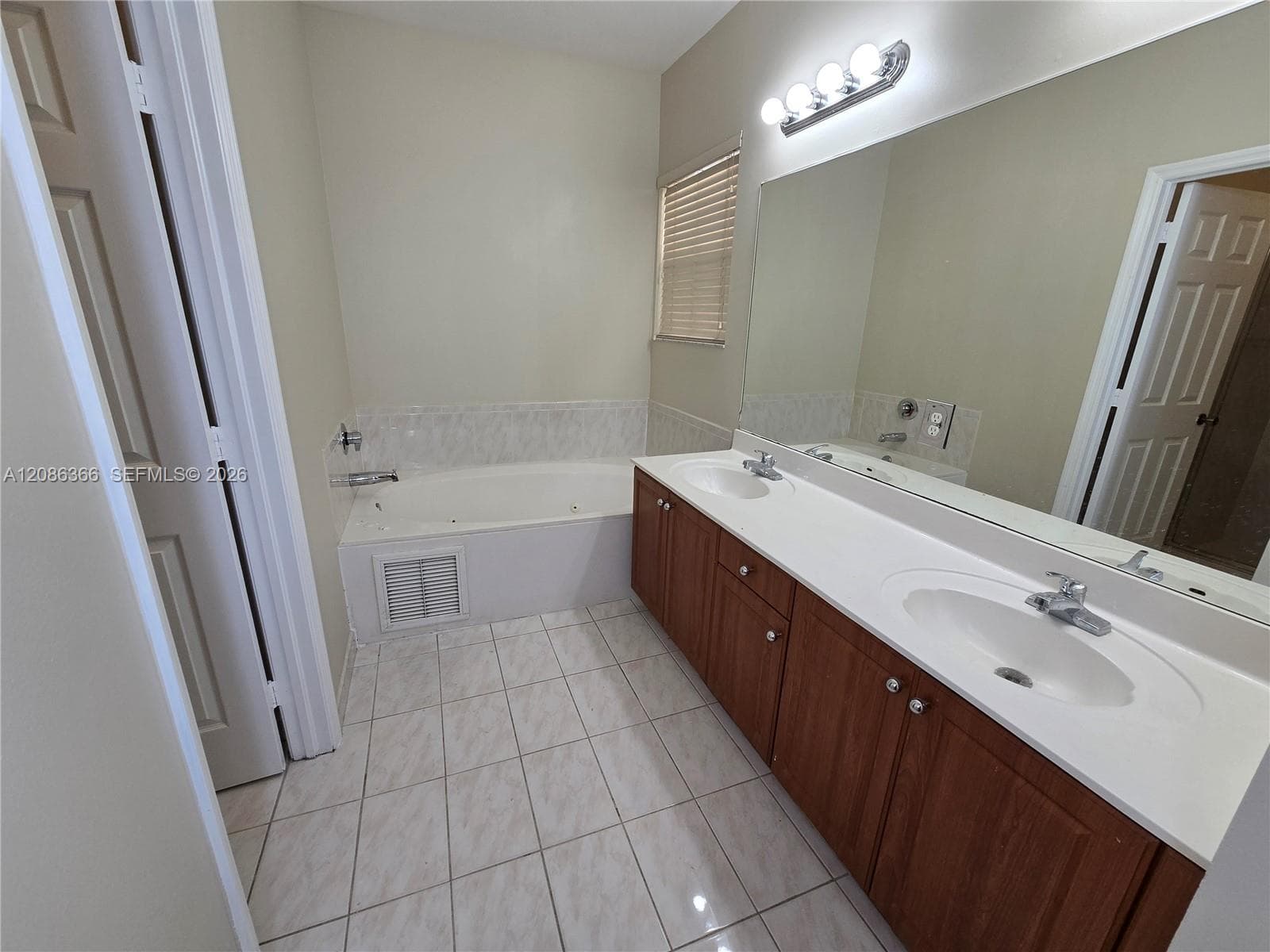 15243 SW 28 TE photo 33