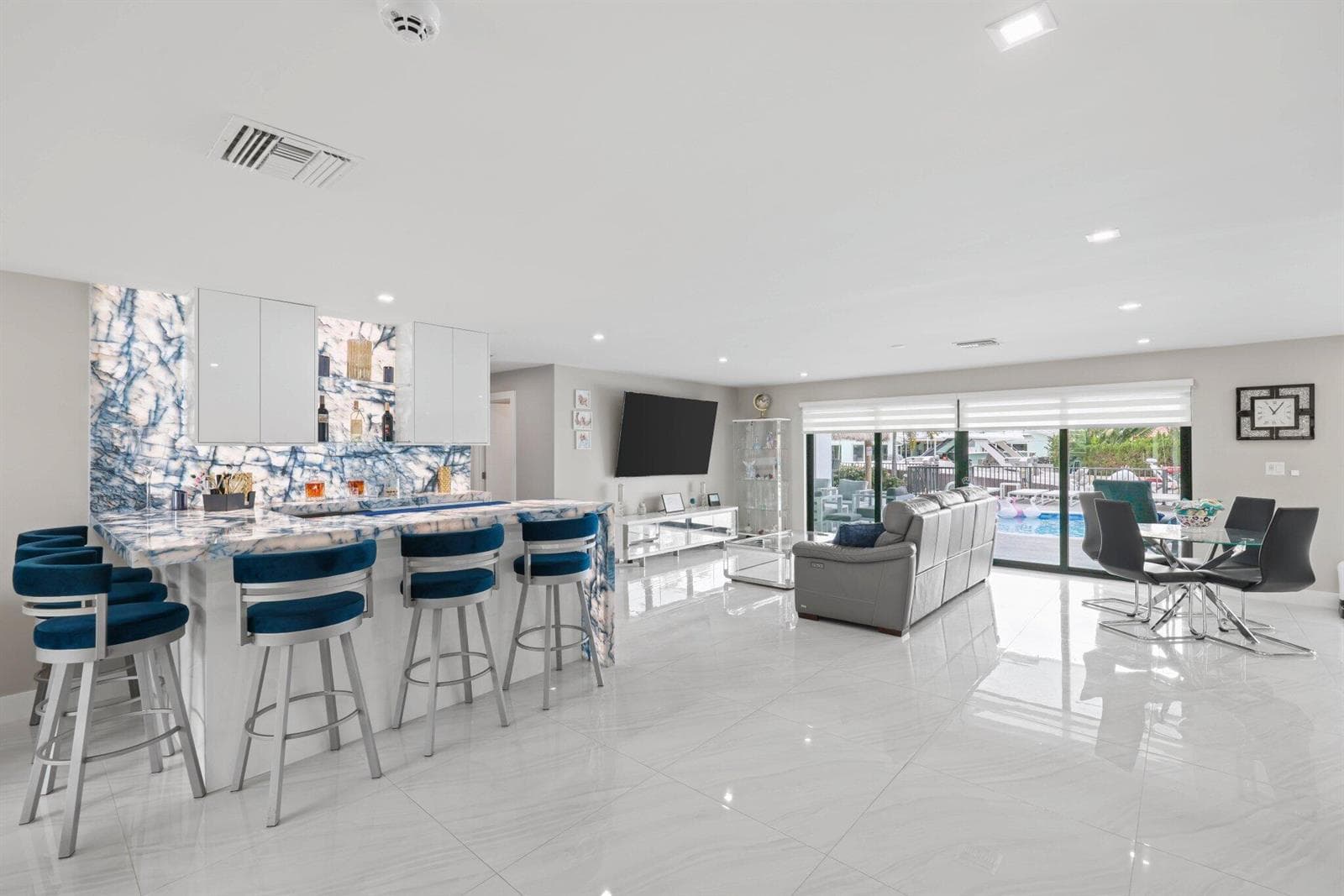 2820 NE 47th St - 21.jpg-SMALL