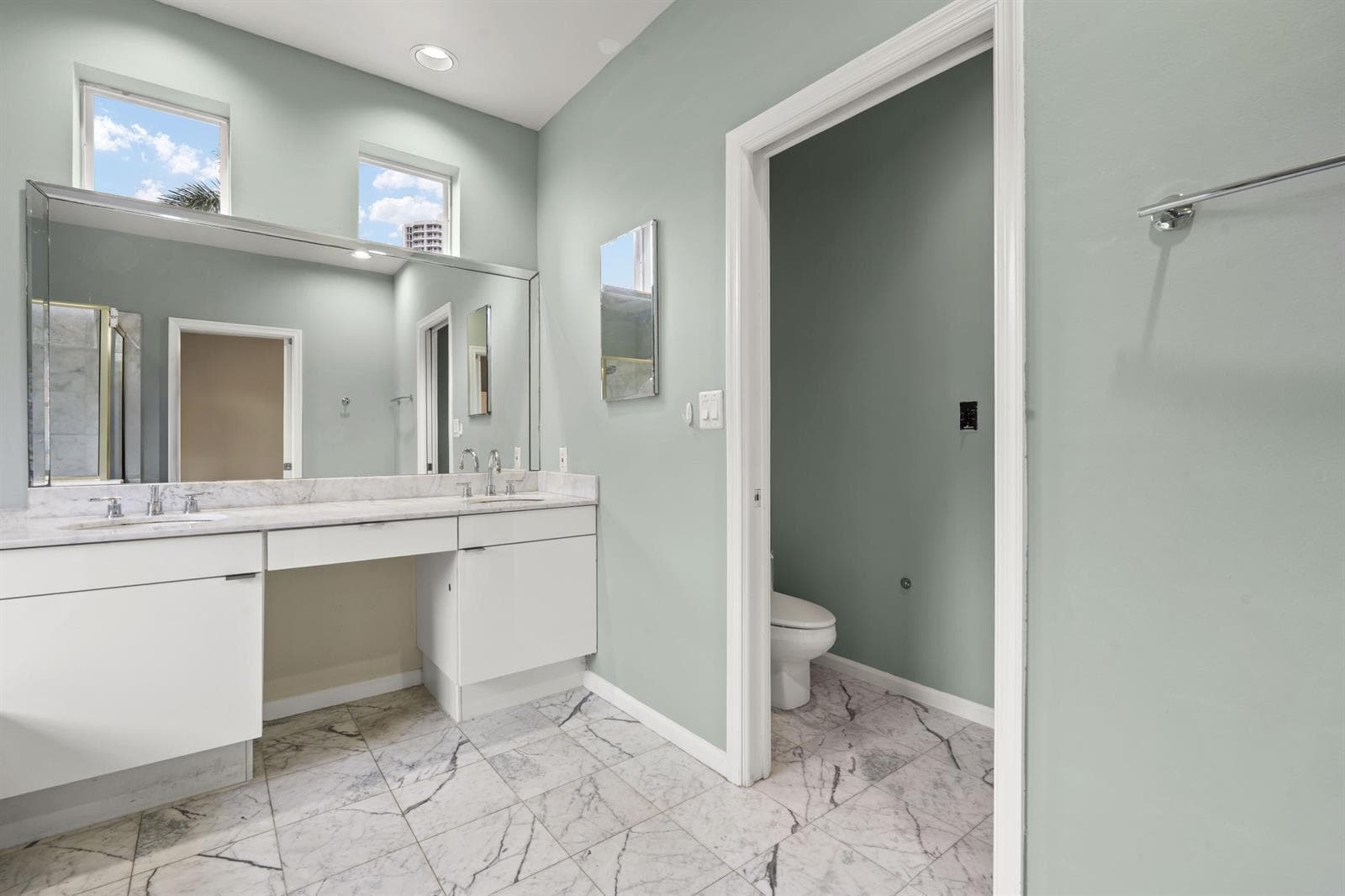 Main Bathroom 3