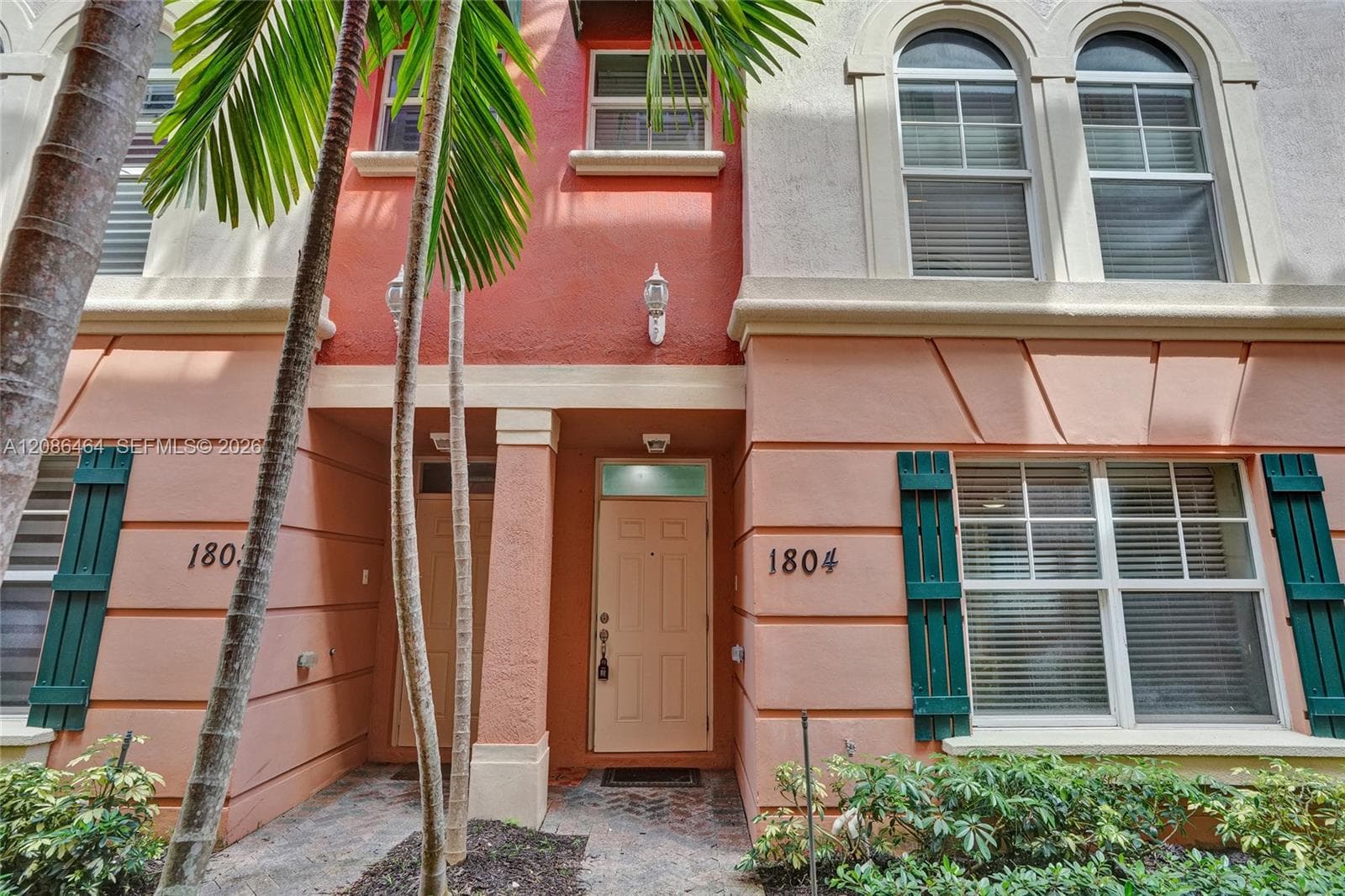 1033 NE 17th Way #1804 photo 2