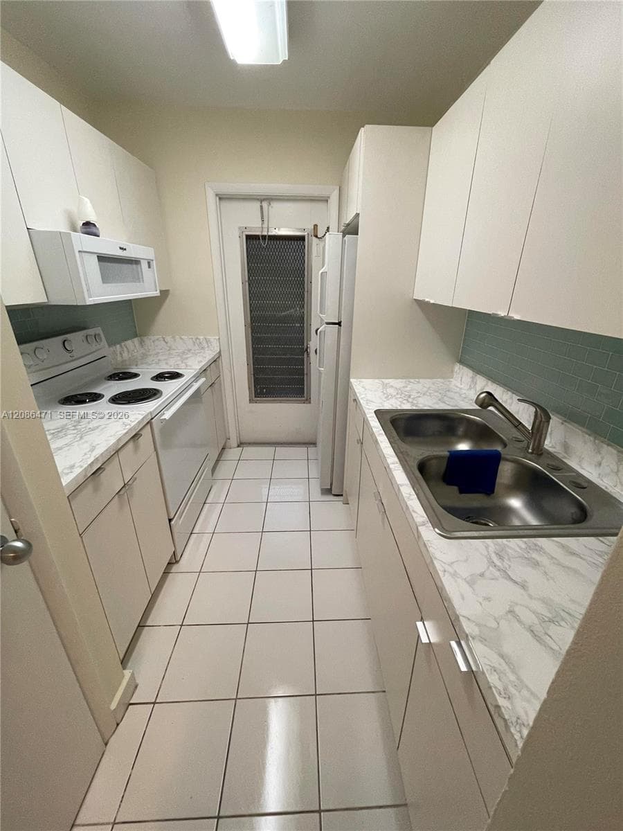 The Seventeenth Green · #109 in Hallandale Beach - Photo 22