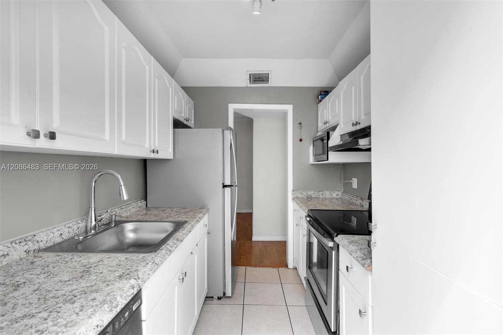 BOUGAIN-VILLA CONDO · #1 in Bay Harbor Islands - Photo 14