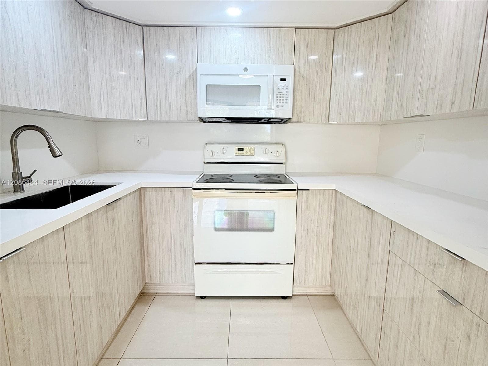 KENLAND BEND NORTH CONDO · #I404 in Miami - Photo 1