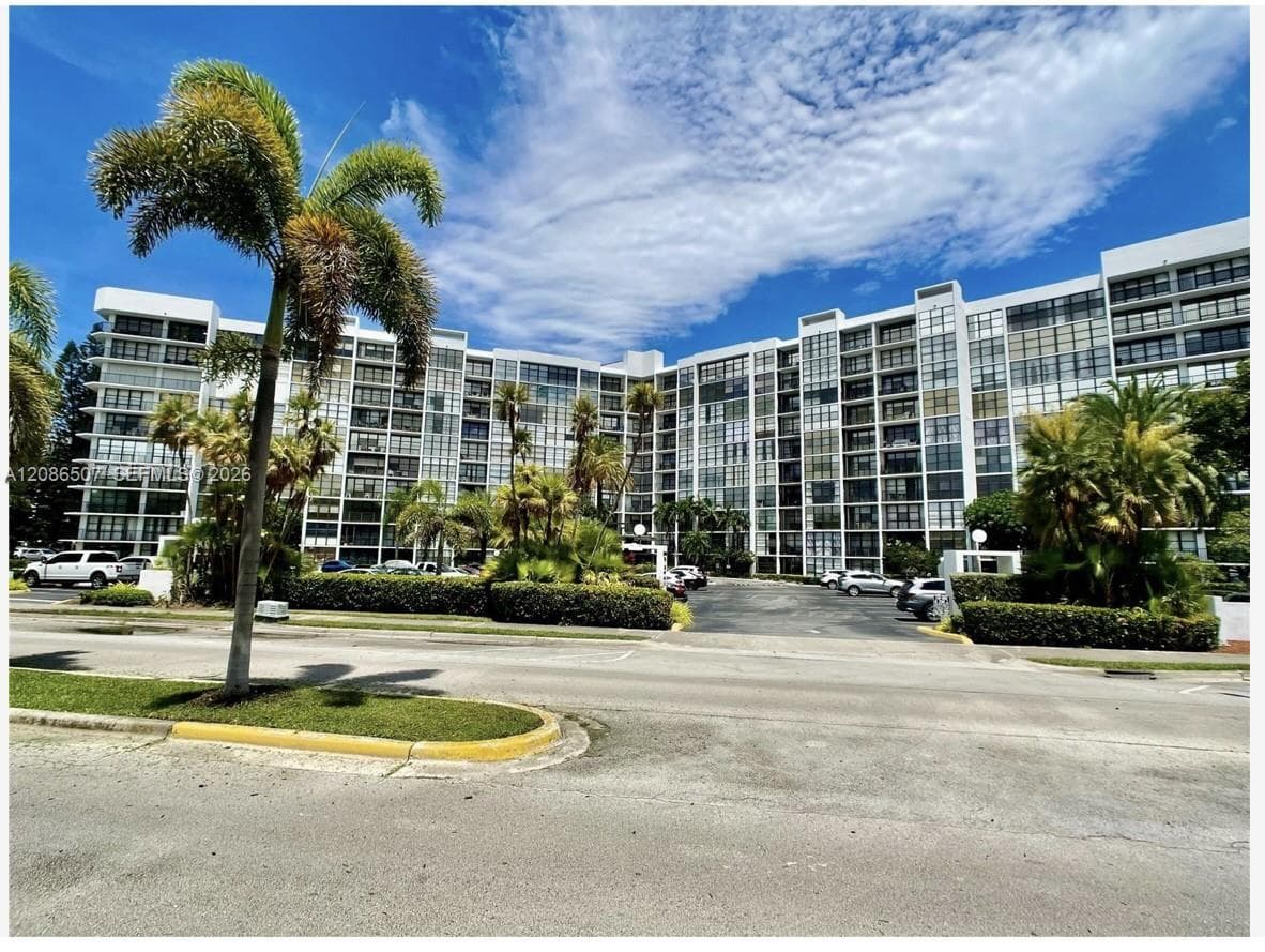 OCEANVIEW PARK CONDO · #106 in Hallandale Beach - Photo 1