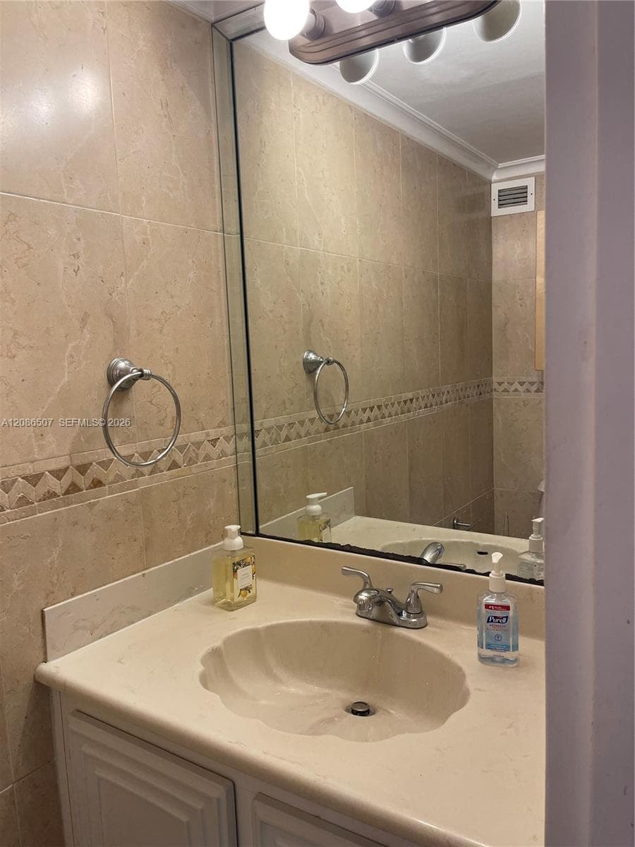 OCEANVIEW PARK CONDO · #106 in Hallandale Beach - Photo 19