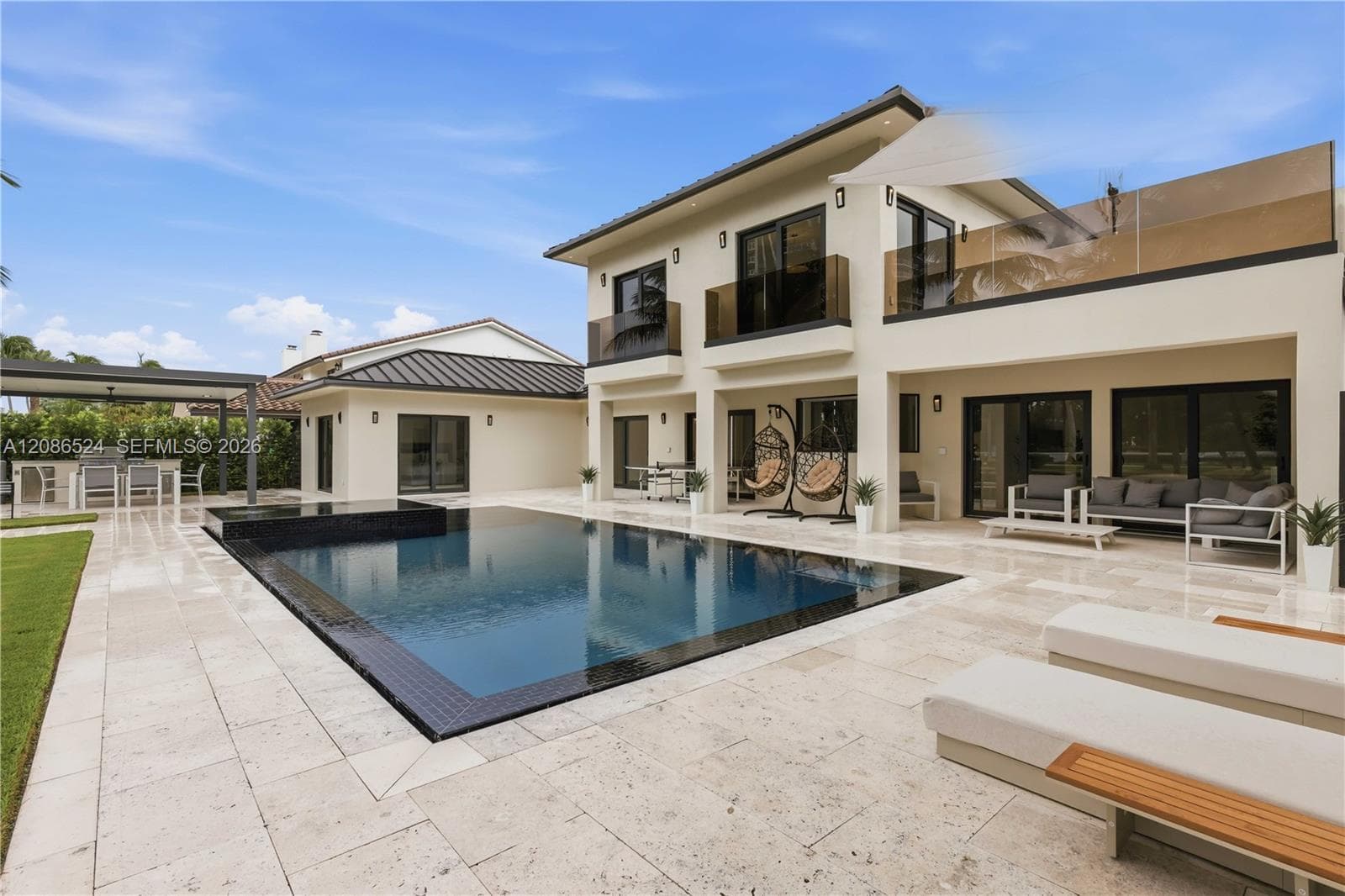 415 Holiday Dr photo 62
