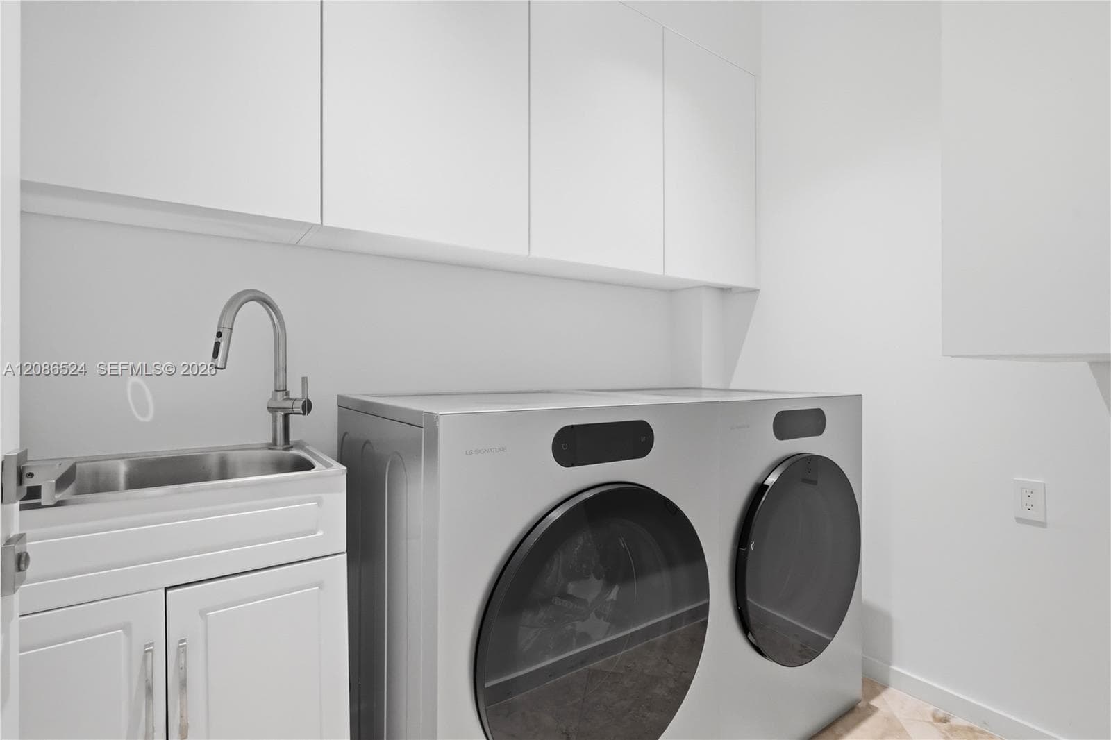 415 Holiday Dr photo 43