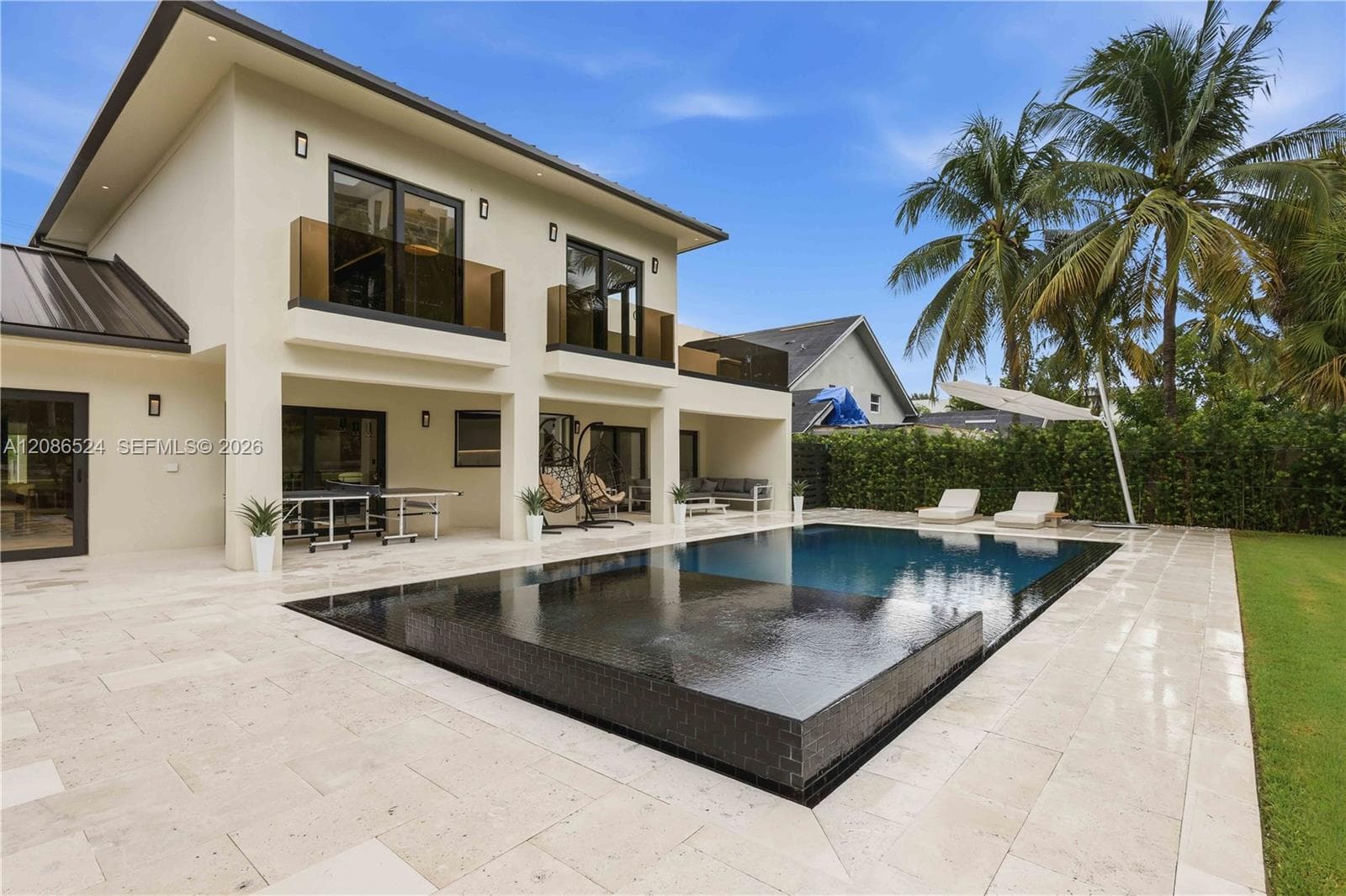 415 Holiday Dr photo 63