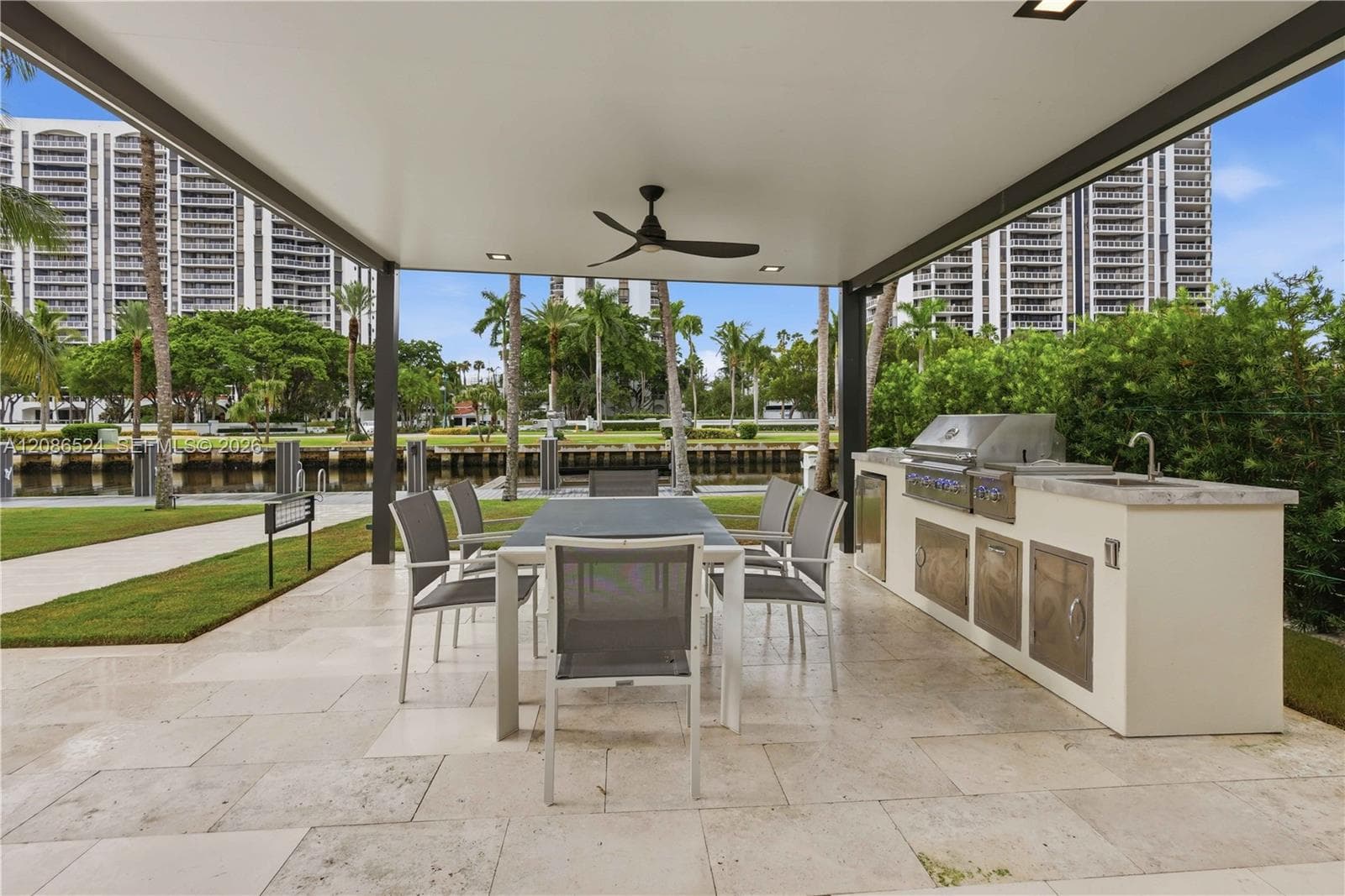 415 Holiday Dr photo 69