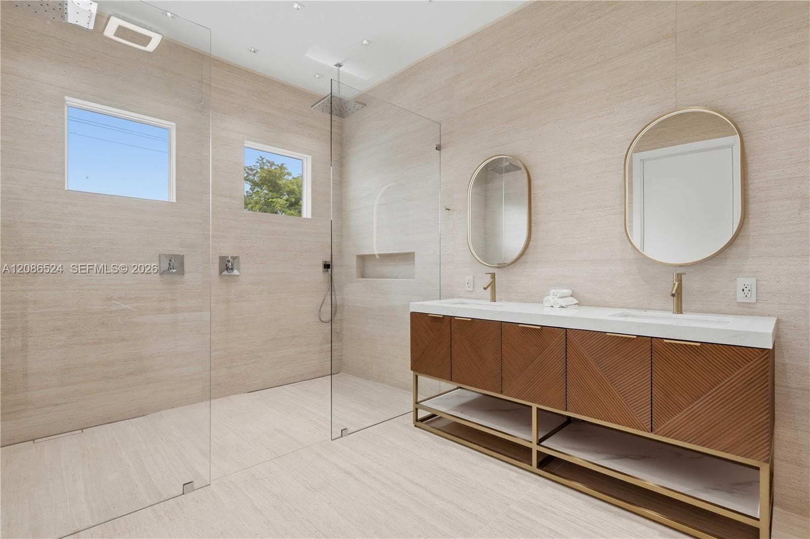 415 Holiday Dr photo 83